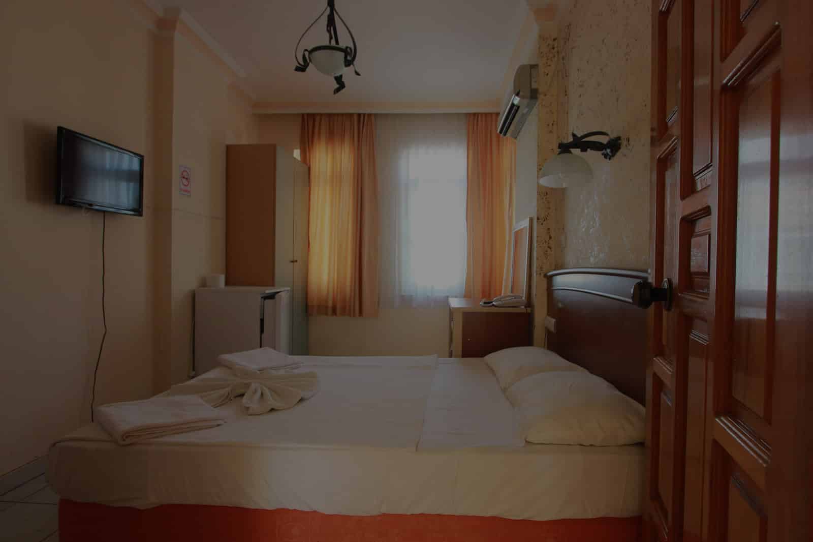 Damlataş Elegant Apart Otel’de Alanya otel odası – modern ve konforlu yatak odası görünümü