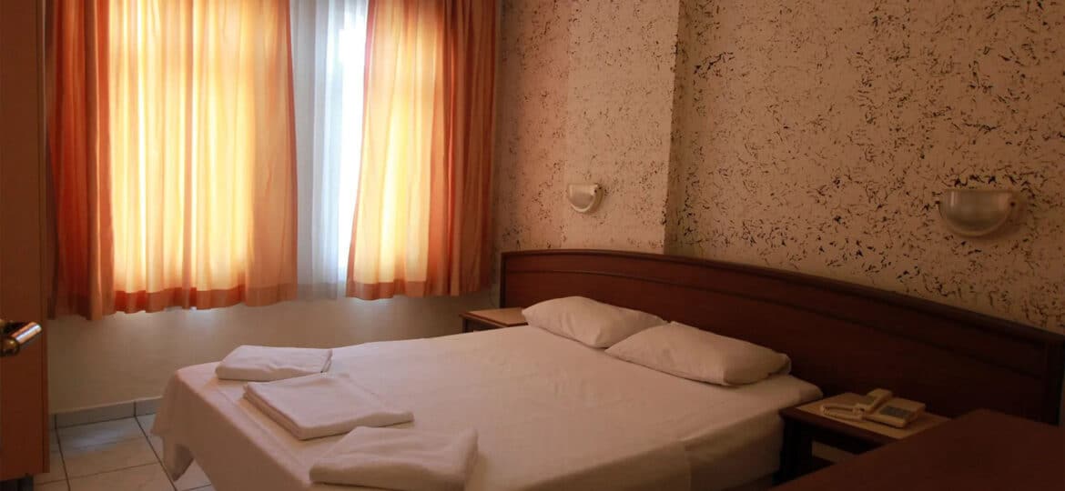 Damlataş Elegant Apart Otel büyük yatak odası – geniş, modern ve konforlu oda görünümü