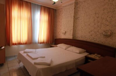 Damlataş Elegant Apart Otel Büyük Yatak Odası Damlataş Elegant Apart Otel büyük yatak odası – geniş, modern ve konforlu oda görünümü
