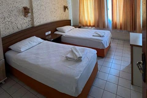 twin-room-alanya-apart-hotel Twin room with two single beds at Damlatas Elegant Apart Hotel in Alanya